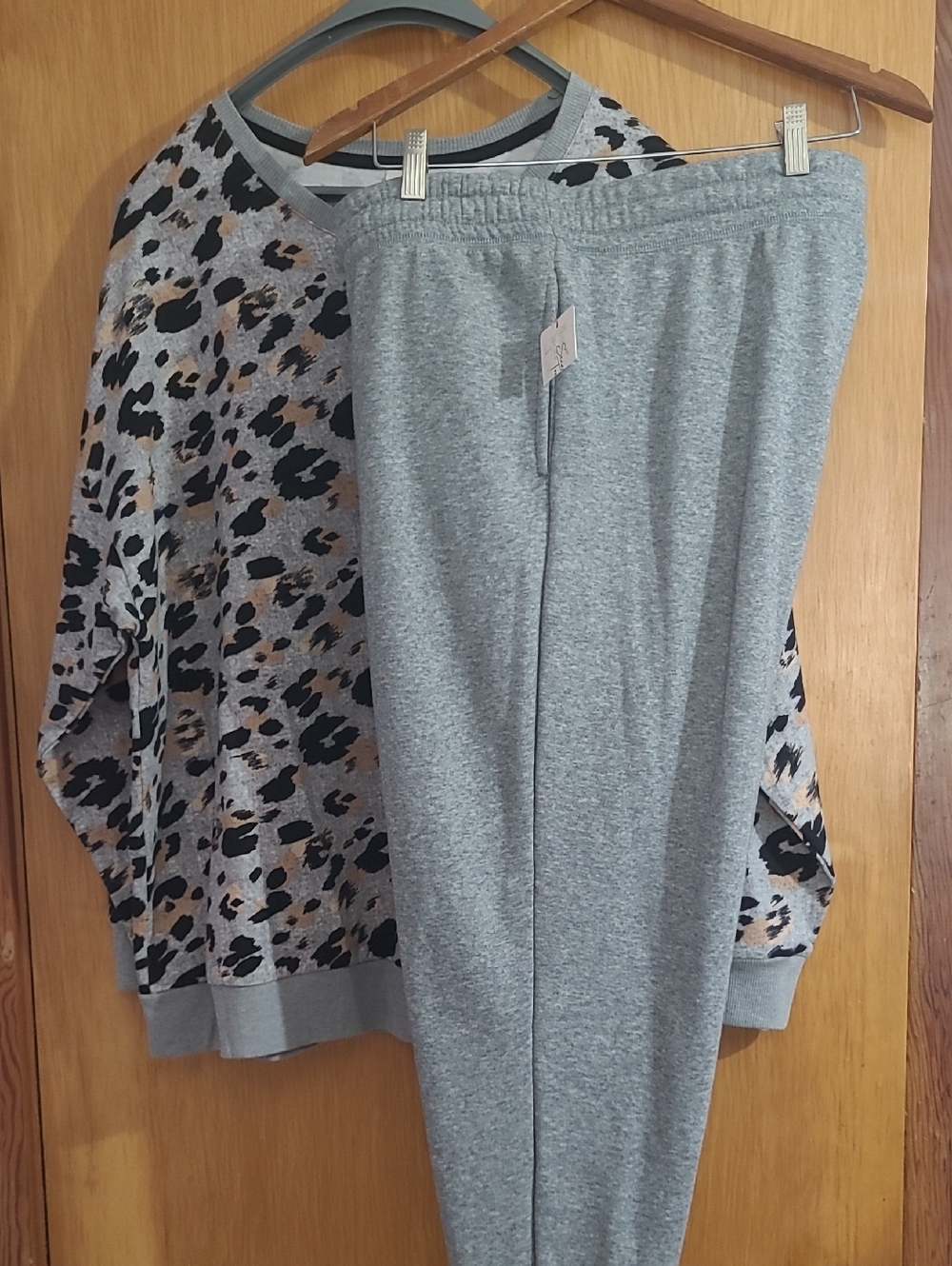 Secret Treasures Gray Leopard Print Pajama Top with Heather Gray Pants
